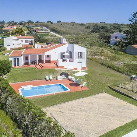 Willa Villa Uchada Titanio - Picturesque Beachfront 5 Bedroom Villa - Stunning Sea Views - Private Pool Azenhas do Mar