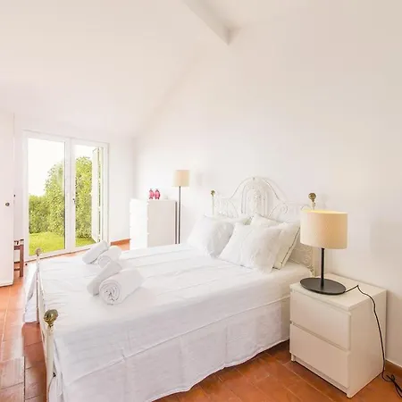 Villa Uchada Titanio - Picturesque Beachfront 5 Bedroom Villa - Stunning Sea Views - Private Pool Azenhas do Mar
